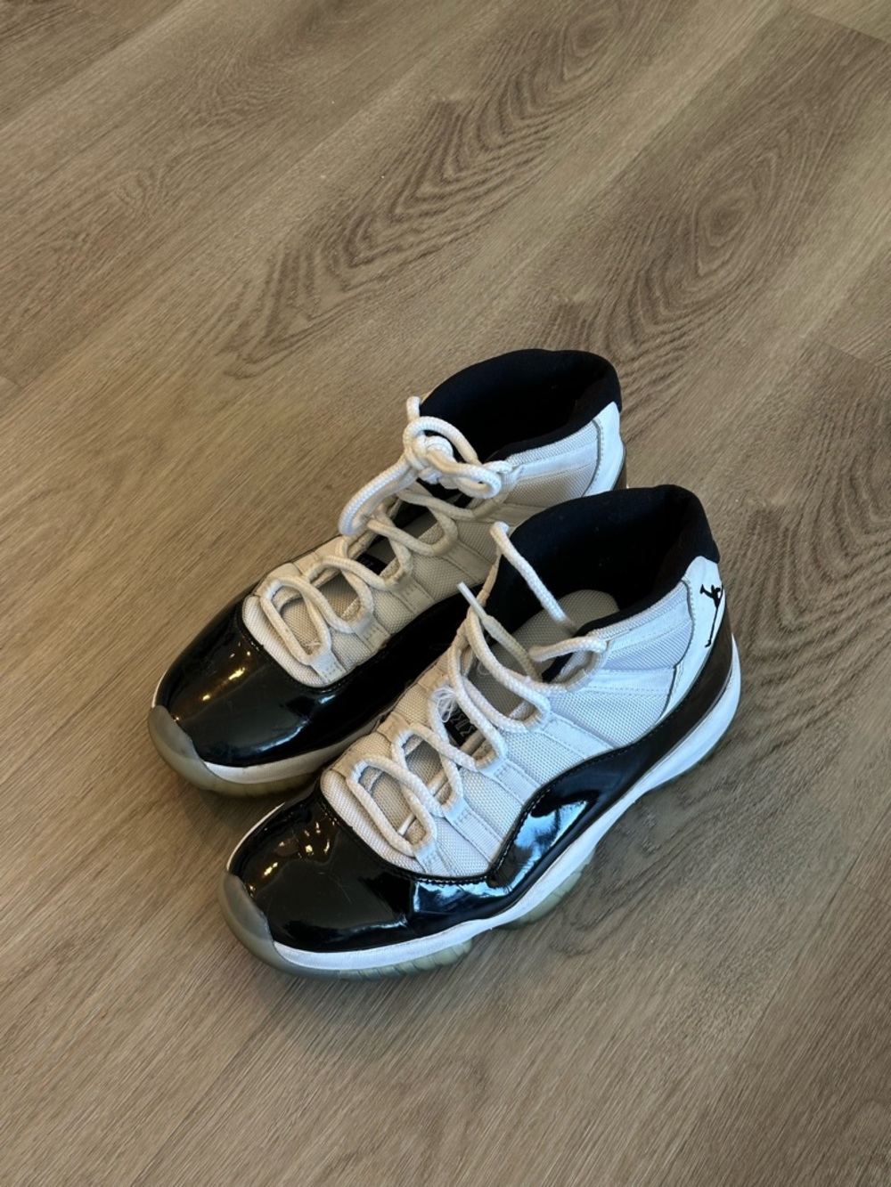 Jordan Low-Top Sneakers in Black & White